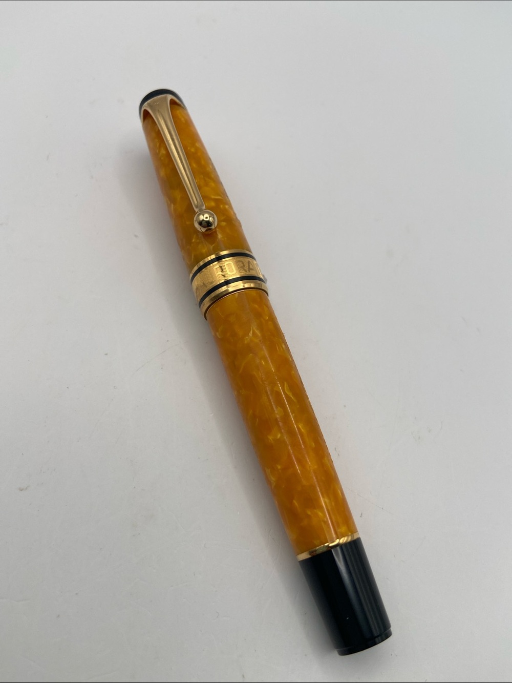 Aurora Optima O’ Sole Mio 18K Solid Gold Medium Nib Engraved Vintage Collectible